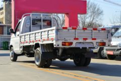 五菱 荣光新卡 舒适型 1.8L 125马力 汽油 3.3米单排栏板微卡(国六)(后双胎)(LZW1030LT6B)
