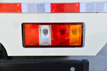 ���� ˳��С�� 143���� 3.7�׵�����ʽС��(����)(Һɲ)(JX5041XXYTCG26)ͼƬ