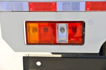 ���� ˳��С�� 143���� 3.7�׵�����ʽС��(����)(Һɲ)(JX5041XXYTCG26)ͼƬ