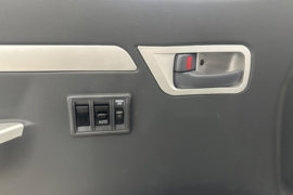 龙耀8&nbsp;电动封闭厢货驾驶室图片