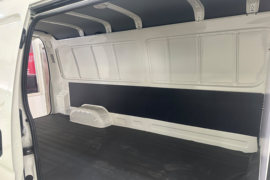 龙耀8&nbsp;电动封闭厢货货厢图片