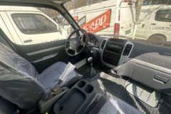 厦门金龙 金威 捷运 95马力 CNG 2座中顶封闭货车