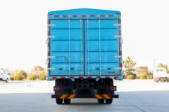 飞碟 W7 190马力 4X2 5.2米排半仓栅式载货车(法士特8档)