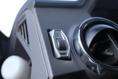 飞碟 W7 190马力 4X2 5.2米排半仓栅式载货车(法士特8档)