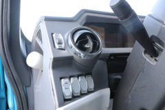 飞碟 W7 190马力 4X2 5.2米排半仓栅式载货车(法士特8档)