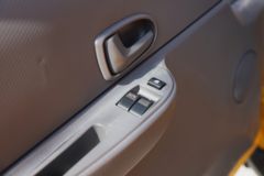 江铃 顺威窄体 143马力 3.25米双排栏板轻卡(国六)(液刹)(JX1041TSGD26)