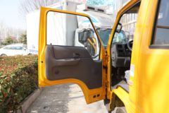 江铃 顺威窄体 143马力 3.25米双排栏板轻卡(国六)(液刹)(JX1041TSGD26)