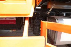 江铃 顺威窄体 143马力 3.25米双排栏板轻卡(国六)(液刹)(JX1041TSGD26)