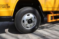 江铃 顺威窄体 143马力 3.25米双排栏板轻卡(国六)(液刹)(JX1041TSGD26)