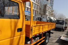 江铃 顺威窄体 143马力 3.25米双排栏板轻卡(国六)(液刹)(JX1041TSGD26)