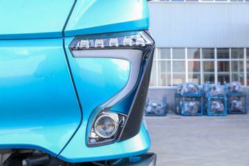 �ɵ� W7 220���� 4X2 6.8���Ű��դʽ�ػ���(����)ͼƬ