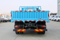 飞碟 W7 220马力 6.8米排半栏板载货车(国六)