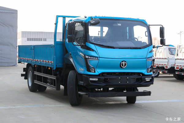 飞碟 W7 220马力 6.8米排半栏板载货车(国六)