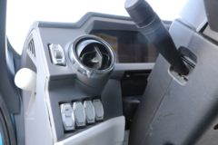飞碟 W7 220马力 6.8米排半栏板载货车(国六)