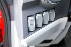 飞碟 W7 220马力 6X2 6.2米排半栏板载货车(国六)(FD1240P78K6-1)