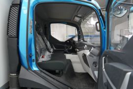 飞碟W5&nbsp;冷藏车驾驶室图片