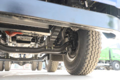 福田 时代领航ES5 240马力 6X2 6.8米排半栏板载货车(BJ1244VNPFB-01)