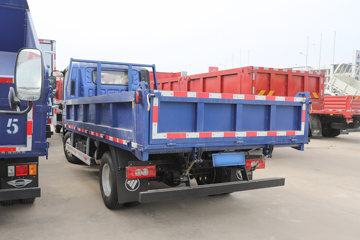 福田瑞沃底盘&nbsp;垃圾运输车外观图片