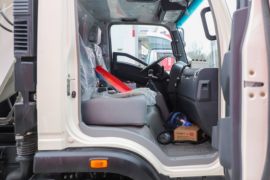 悍将&nbsp;垃圾运输车驾驶室图片