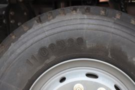 重汽豪沃底盘&nbsp;除尘车底盘图片