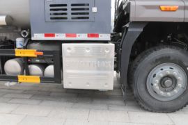 重汽豪沃底盘&nbsp;除尘车底盘图片