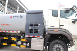 重汽豪沃底盘&nbsp;除尘车上装图片