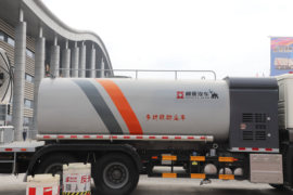 重汽豪沃底盘&nbsp;除尘车上装图片