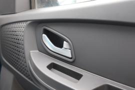 飞碟U5&nbsp;电动封闭厢货驾驶室图片