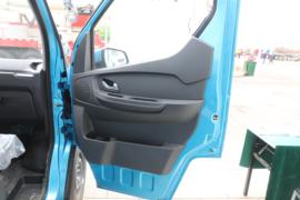 飞碟U5&nbsp;电动封闭厢货驾驶室图片