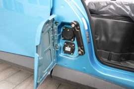 飞碟U5&nbsp;电动封闭厢货驾驶室图片