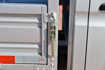 长安跨越王X1 标准型 1.6L 122马力 汽油 2.55米双排栏板小卡(国六)(单后轮)(SC1031XAS6B1)图片