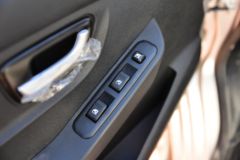 长安跨越王X5 1.6L 122马力 汽油 3.585米单排厢式小卡(国六)(CKS5034XXYFRD6B1)