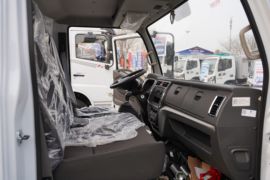 东风多利卡底盘&nbsp;清洗车驾驶室图片