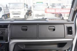 东风多利卡底盘&nbsp;清洗车驾驶室图片