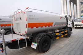 东风多利卡底盘&nbsp;清洗车上装图片