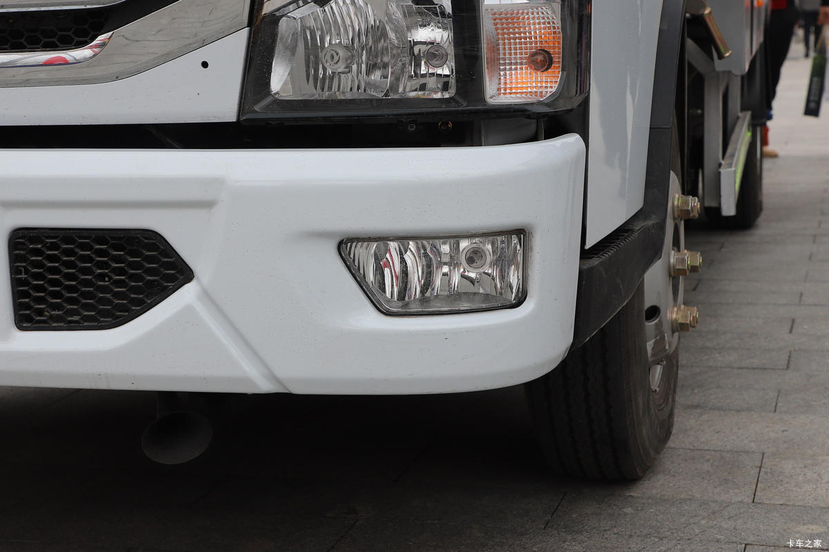  D6 130 4X2 ()(LJN5070TXCEQ6)