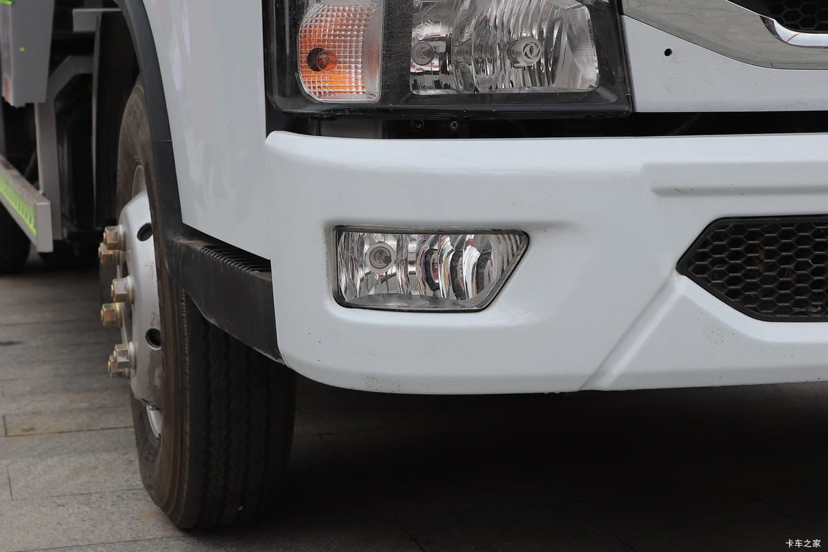  D6 130 4X2 ()(LJN5070TXCEQ6)
