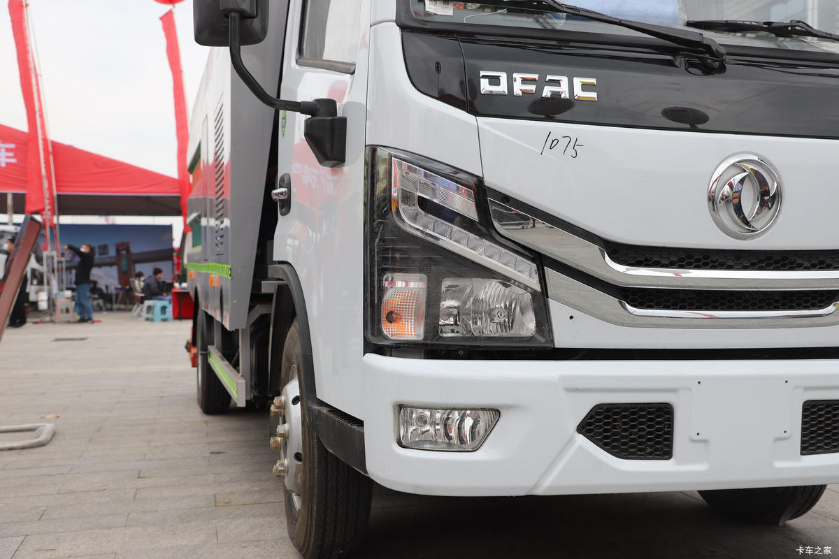  D6 130 4X2 ()(LJN5070TXCEQ6)