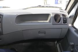 多利卡D6&nbsp;吸尘车驾驶室图片