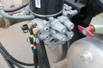  ŷRϵ 240 9.85ʽػ()(BJ5186XXY-2M)ͼƬ