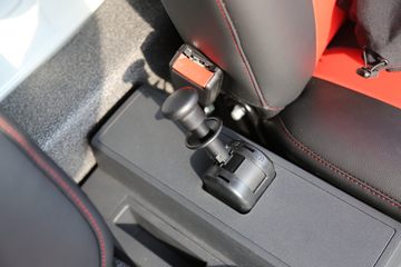 һ������ ��Ű���1ϵV6 102���� 3.02�׵��������Ῠ(��ɲ)ͼƬ