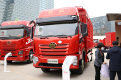 青岛解放 JK6中卡 245马力 CNG 4X2 6.7米仓栅式载货车(国六)(CA5180CCYP28K8L2NE6A90)