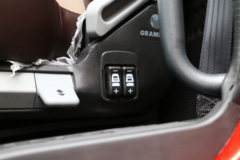 青岛解放 JK6中卡 245马力 CNG 4X2 6.7米仓栅式载货车(国六)(CA5180CCYP28K8L2NE6A90)