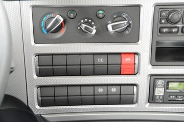 ���� ŷ��R proϵ 220���� 6.8��AMT�Զ��������ػ���(����)(BJ1186VKPFK-1M)ͼƬ