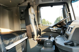 智卡&nbsp;牵引车驾驶室                                               图片