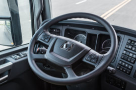 智卡&nbsp;牵引车驾驶室                                               图片