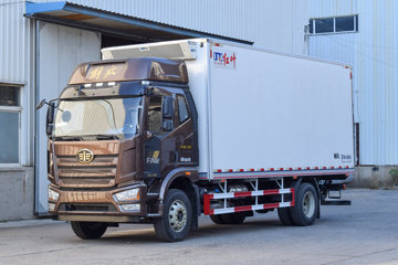 一汽解放 J6L 240马力 4X2 6.8米冷藏车(红叶牌)(MHY5180XLCCAL)