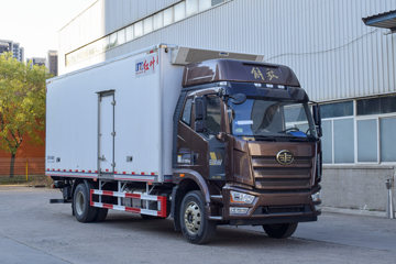 一汽解放 J6L 260马力 4X2 6.8米冷藏车(红叶牌)(MHY5180XLCCAL)