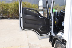 凯马 凯捷M3 尊享版 2.2L 95马力 CNG 4.16米单排厢式轻卡(KMC5043XXYNG336DP6)