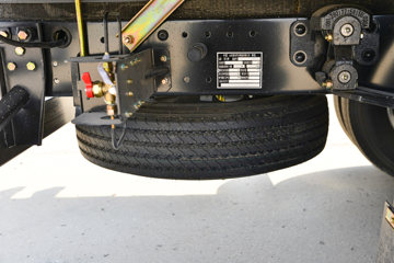 ���� ����M3 ������ 2.2L 95���� CNG 4.16�׵�����ʽ�Ῠ(KMC5043XXYNG336DP6)ͼƬ